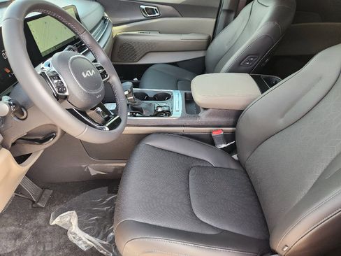 New 2026 Kia Carnival EX image 9