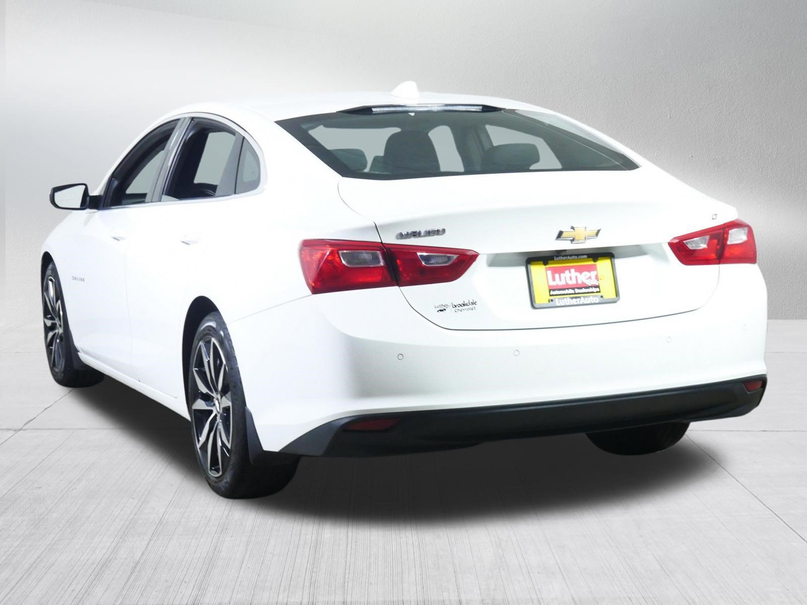 Used 2017 Chevrolet Malibu LT w/ Driver Confidence Package FWD image 5