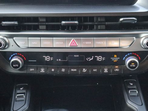 Used 2025 Kia Telluride S image 25