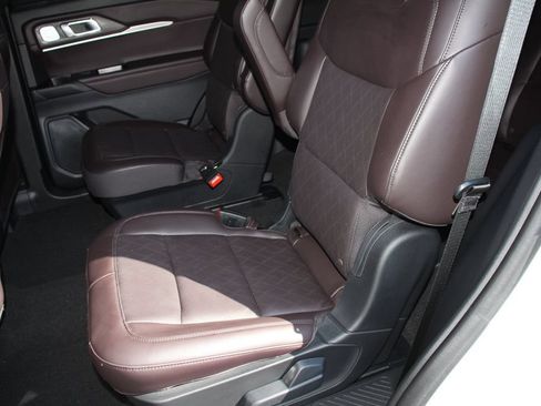 Certified 2025 Ford Explorer Platinum RWD image 20