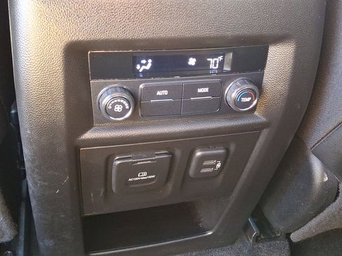 Used 2020 Chevrolet Traverse LT w/ LT Premium Package image 13