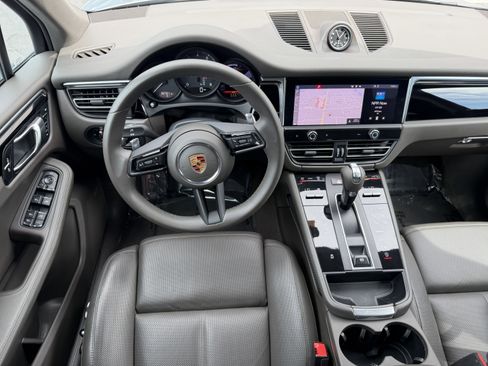 Certified 2022 Porsche Macan image 19