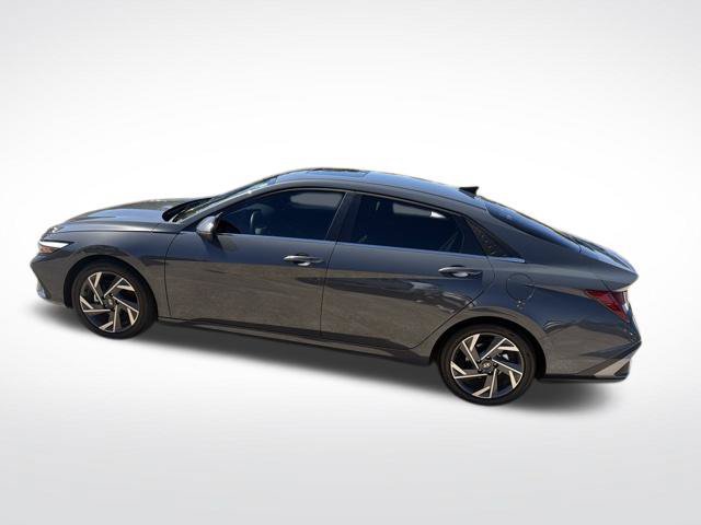 Used 2026 Hyundai Elantra Limited w/ Cargo Package FWD image 6