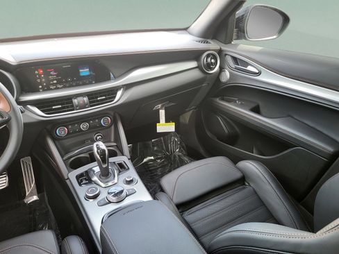 New 2025 Alfa Romeo Stelvio Sprint image 73