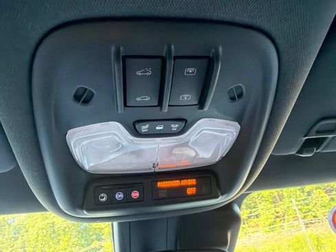Used 2021 Chevrolet TrailBlazer RS w/ Sun and Liftgate Package FWD image 23