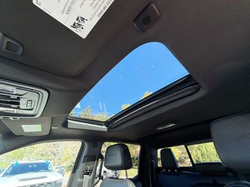 Certified 2024 GMC Sierra 1500 AT4 w/ Technology Package image 19