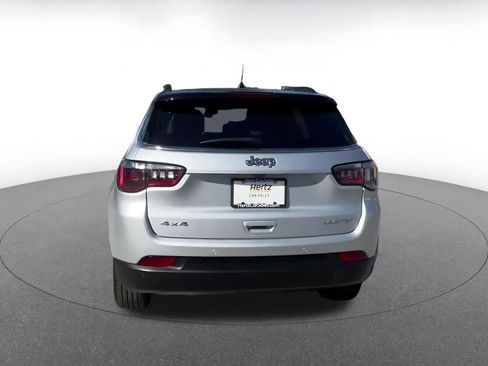 Used 2025 Jeep Compass Limited image 12