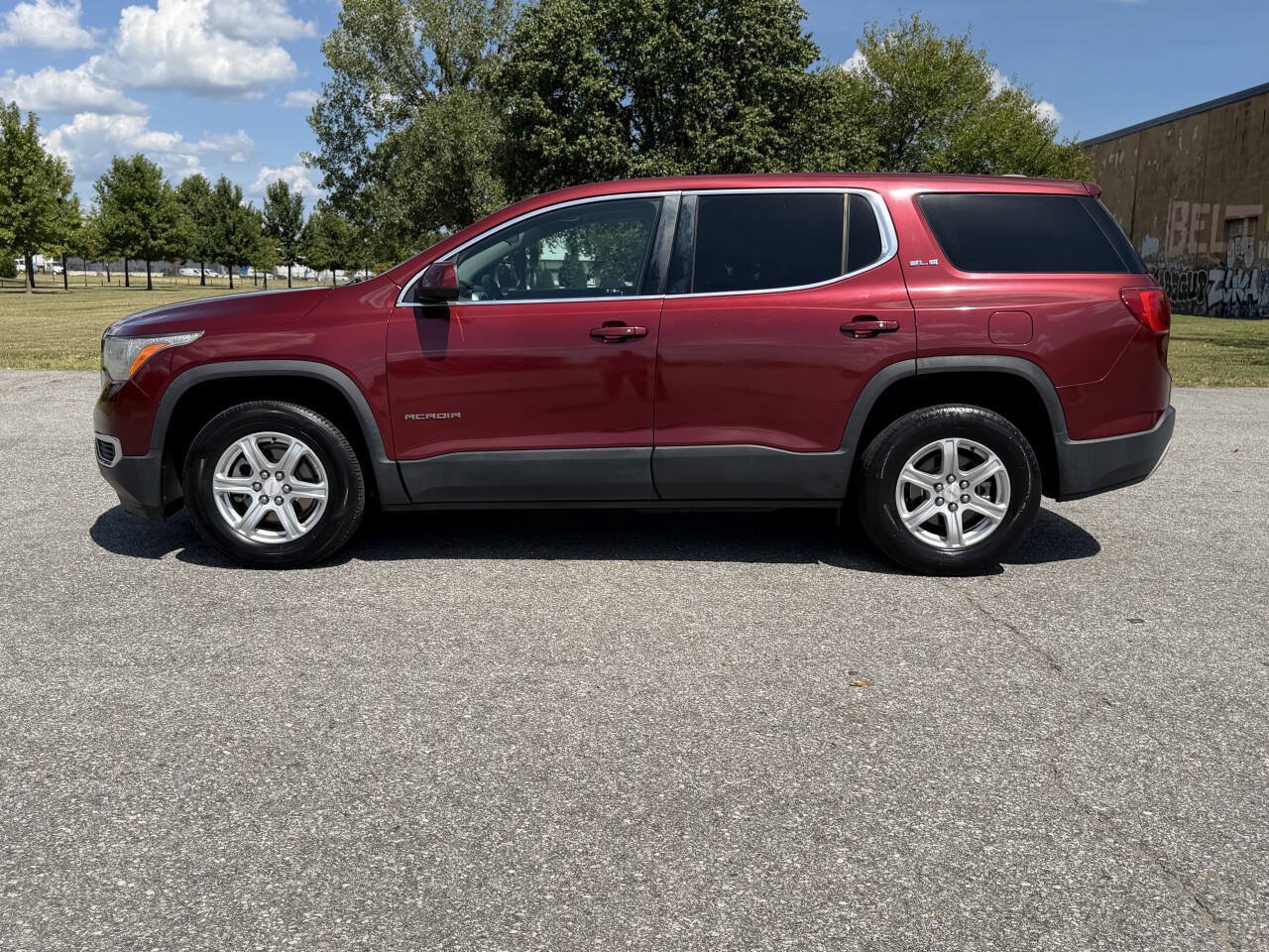 Used 2018 GMC Acadia SLE FWD image 11