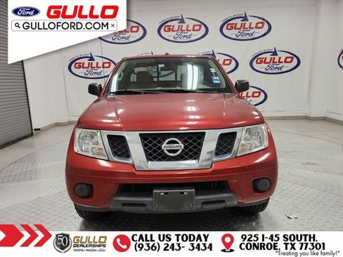 Used 2017 Nissan Frontier SV image 2