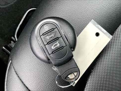 Used 2022 MINI Cooper 2-Door Hardtop FWD image 14
