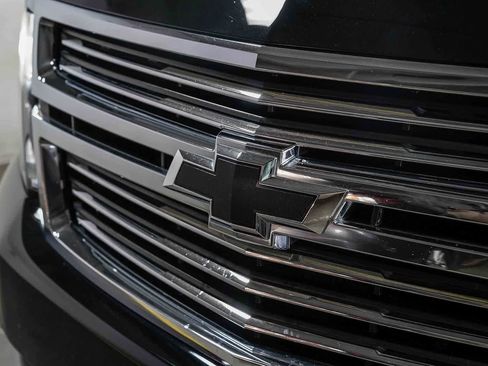 Used 2018 Chevrolet Suburban Premier RWD image 8