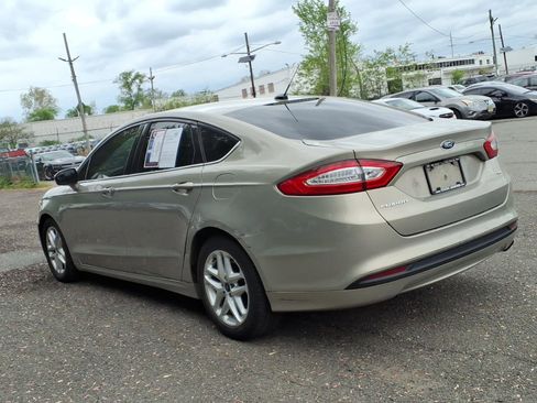 Used 2015 Ford Fusion SE FWD image 4