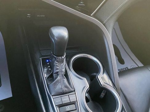 Used 2018 Toyota Camry XSE image 19