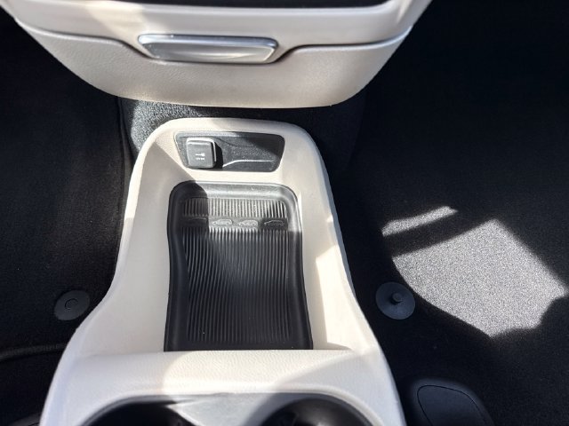 Used 2023 Chrysler Voyager LX FWD image 20