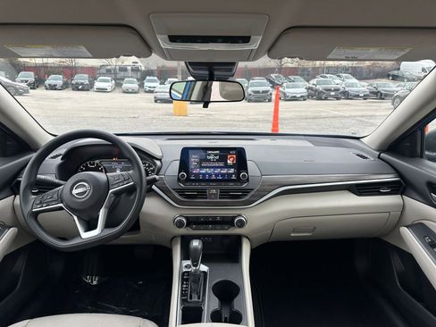 Used 2025 Nissan Altima 2.5 SV image 32