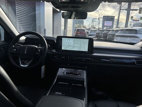 New 2025 Lincoln Aviator AWD w/ Jet Appearance Package image 13