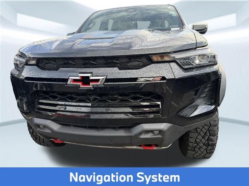 Used 2025 Chevrolet Colorado ZR2 w/ Technology Package AWD/4WD image 2