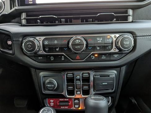 Used 2025 Jeep Gladiator Rubicon image 23