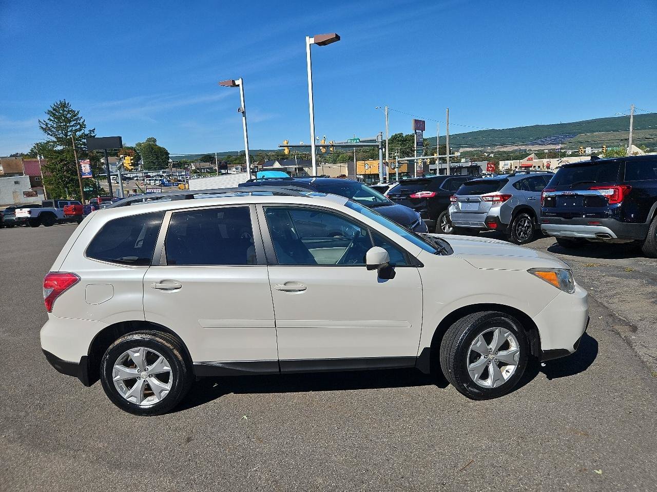 Used 2014 Subaru Forester 2.5i Premium w/ All-Weather Package AWD/4WD image 39