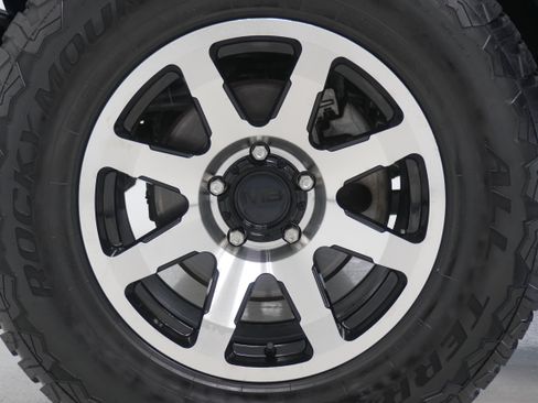 Used 2018 Jeep Wrangler Sport S image 25