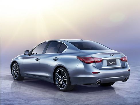 Used 2014 INFINITI Q50 Premium w/ Navigation Package RWD image 1