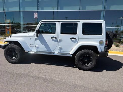Used 2017 Jeep Wrangler Unlimited Sahara w/ Mopar Chrome Edition Group AWD/4WD image 5