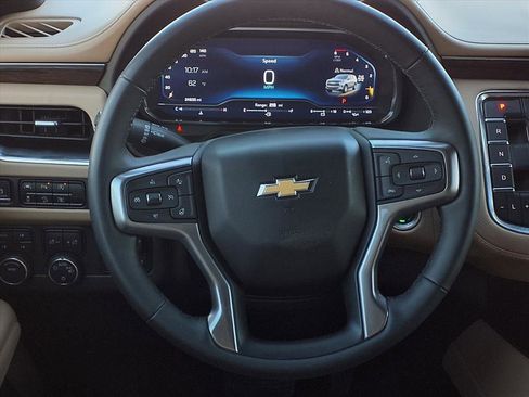 Used 2024 Chevrolet Suburban Premier image 19