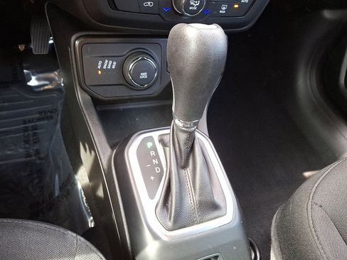 Used 2023 Jeep Renegade Latitude image 14