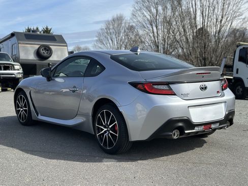 Used 2024 Toyota GR86 Premium w/ Performance Package image 5