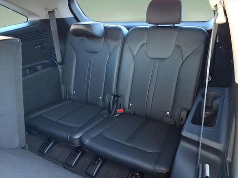 Used 2025 Kia Sorento S image 13