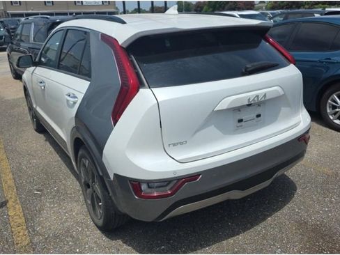 Used 2023 Kia Niro Wave FWD image 4