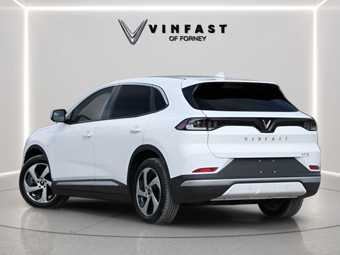 New 2025 VinFast VF 8 Eco AWD/4WD image 2
