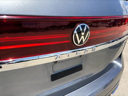 Used 2024 Volkswagen Atlas SE AWD/4WD image 30