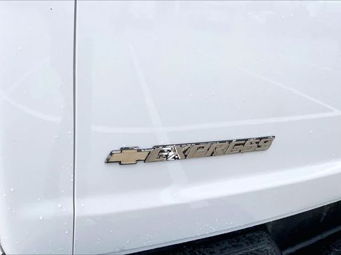 Used 2020 Chevrolet Express 2500 LT w/ LT Preferred Equipment Group RWD image 28