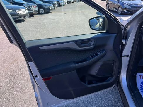 Used 2020 Ford Escape S image 9