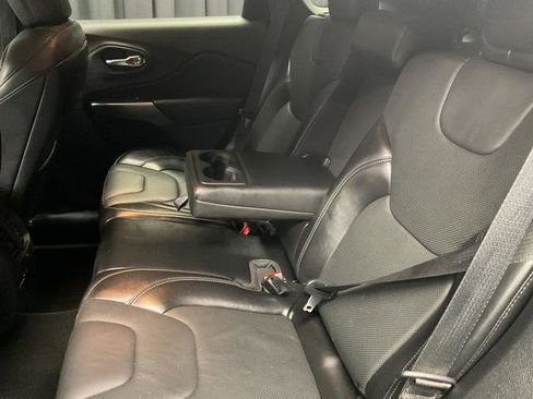 Used 2020 Jeep Cherokee Limited image 9