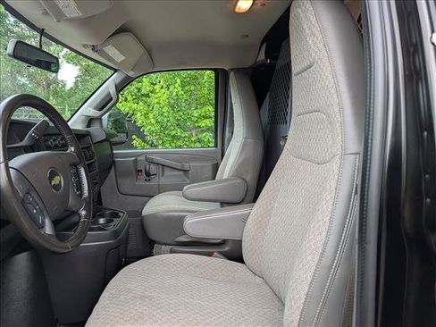 Used 2021 Chevrolet Express 2500 w/ Driver Convenience Package RWD image 18