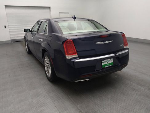 Used 2016 Chrysler 300 C image 5