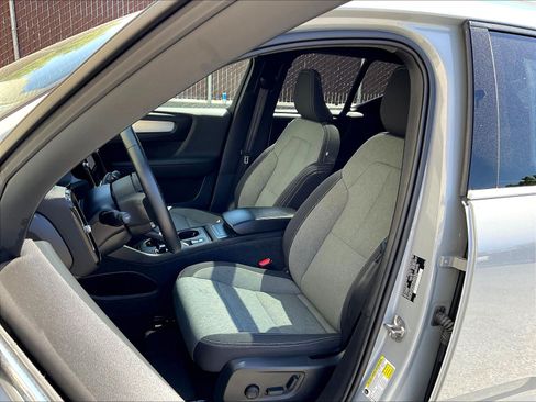 Used 2025 Volvo XC40 B5 Core AWD/4WD image 24