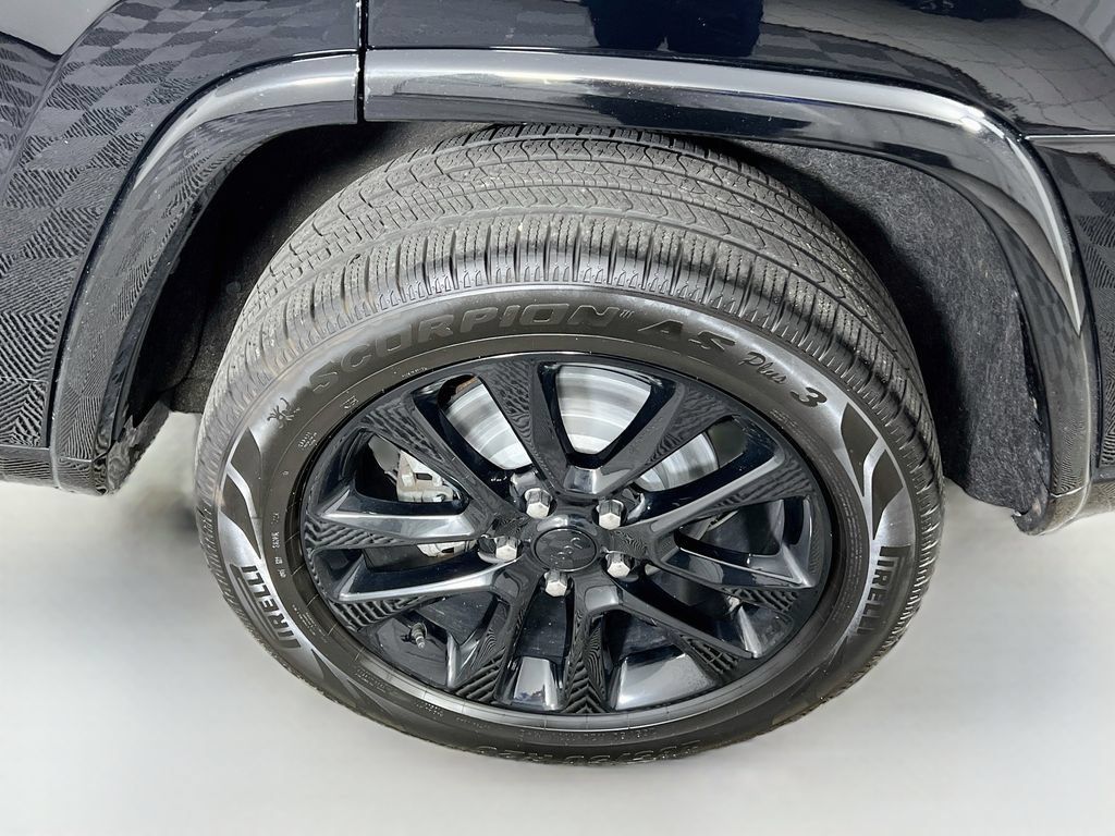 Used 2018 Jeep Grand Cherokee Altitude AWD/4WD image 27