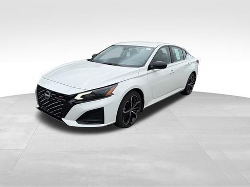 Used 2025 Nissan Altima 2.5 SR FWD image 4