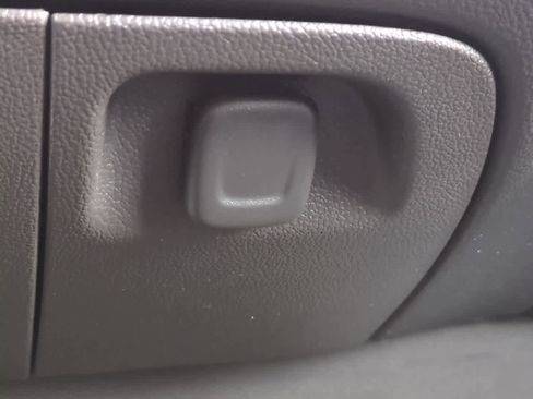 Used 2017 Chevrolet Silverado 1500 LT image 28