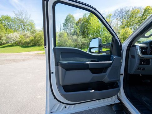 Used 2024 Ford F250 XLT AWD/4WD image 11