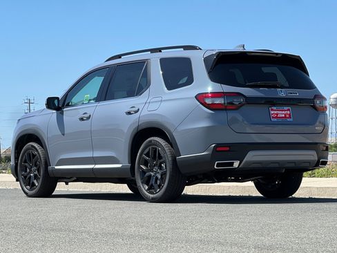 New 2025 Honda Pilot Touring image 6