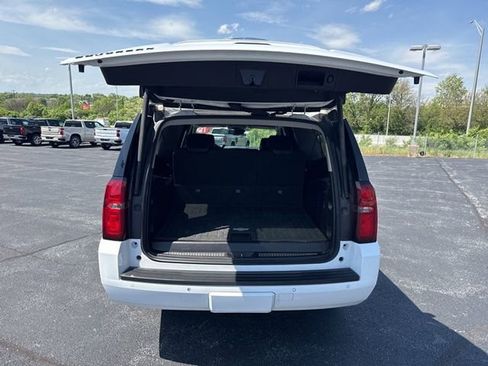Used 2018 Chevrolet Suburban LT AWD/4WD image 31