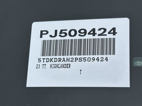 Used 2023 Toyota Highlander LE FWD image 14