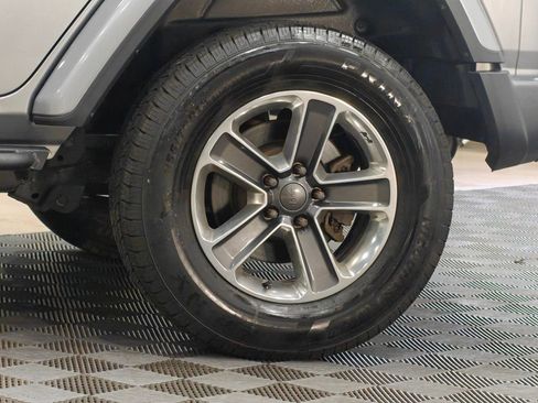 Used 2019 Jeep Wrangler Unlimited Sahara AWD/4WD image 57