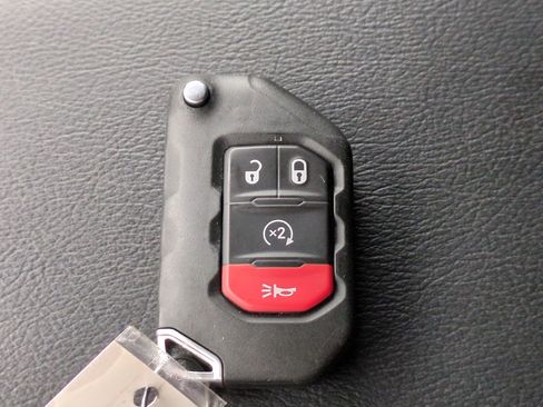 Used 2021 Jeep Wrangler Unlimited Sahara image 30