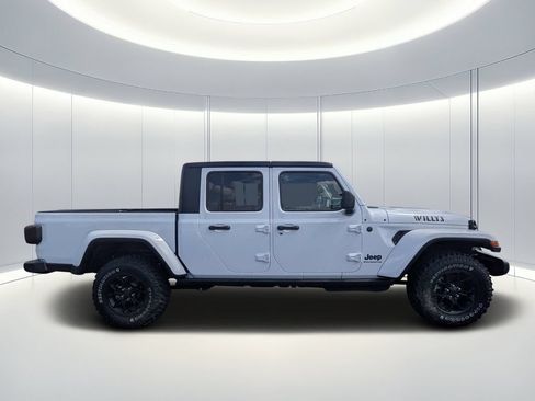 New 2026 Jeep Gladiator Sport AWD/4WD image 3