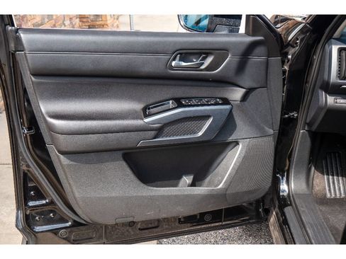 Used 2023 Nissan Pathfinder SL AWD/4WD image 9